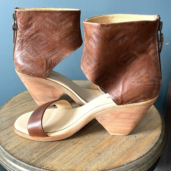 Koolaburra Peonie Heeled Sandals - Picture 1 of 10